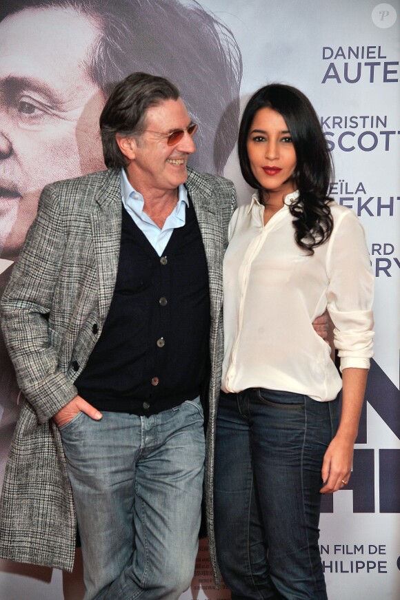 Daniel Auteuil et la séduisante Leïla Bekhti lors de l'avant-première du film 'Avant l'hiver' à Paris le 25 novembre 2013.