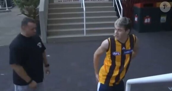 Niall Horan remue ses fesses à la gym. Vidéo diffusée dans le cadre du 1D Day le 23 novembre 2013.