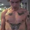 Harry Styles du groupe One Direction à la gym. Vidéo diffusée dans le cadre du 1D Day le 23 novembre 2013.
