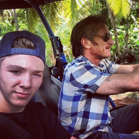 Rocco Ritchie et Sean Penn à Haïti, novembre 2013.