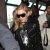 La chanteuse Madonna va prendre un vol à l'aéroport de Los Angeles, le 18 novembre 2013.