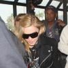 La chanteuse Madonna va prendre un vol à l'aéroport de Los Angeles, le 18 novembre 2013.
