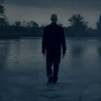 Eminem : Le ''Rap God'' marche sur l'eau et se dédouble dans son nouveau clip