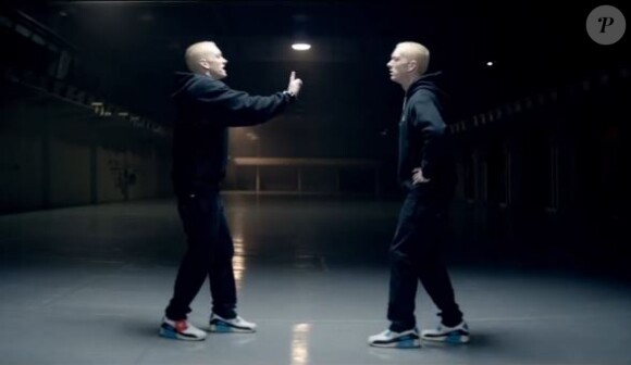 Eminem face à lui-même dans le clip de Rap God.