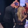 Cyril Hanouna dévoile en direct le nom et le prénom d'Enora Malagré dans Touche pas à mon poste du 28 novembre 2013. La blonde fait un doigt d'honneur.