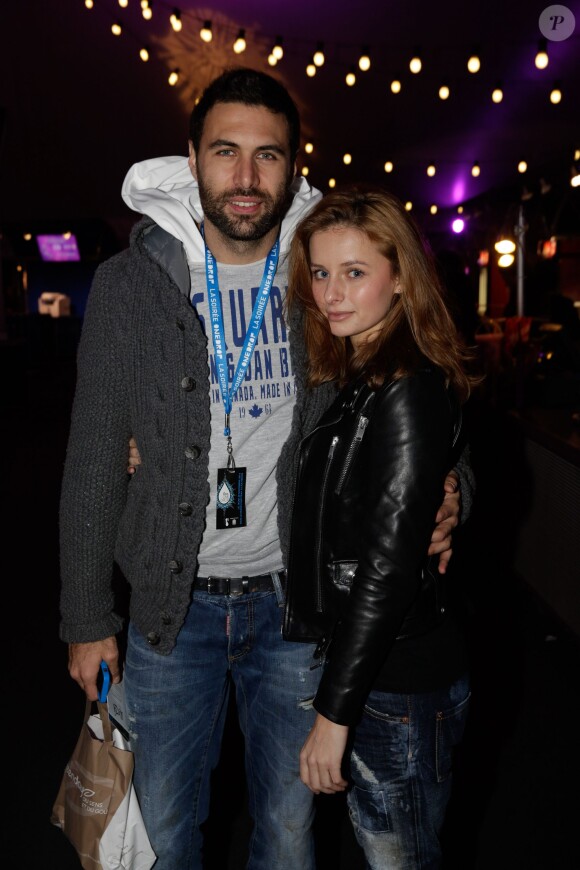 Salvatore Sirigu et sa compagne Camille à la soirée One Drop Party pour le 'Cirque du Soleil' à Boulogne-Billancourt, le 28 novembre 2013.