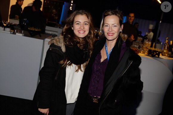 Gabrielle Lazure et sa fille Emma à la soirée One Drop Party pour le 'Cirque du Soleil' à Boulogne-Billancourt, le 28 novembre 2013.