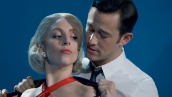 Lady Gaga : Femme fatale glamour, elle envoûte Joseph Gordon-Levitt