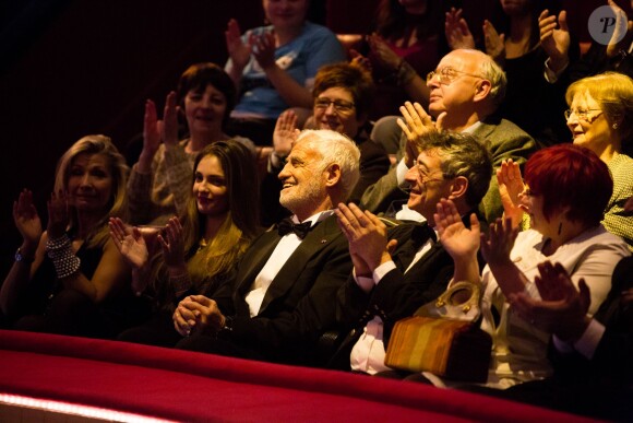 Exclusif - Natty Belmondo, Annabelle Belmondo et Jean Paul Belmondo au premier rang du 52e Gala de l'Union des Artistes pour applaudir la petite Stella au Cirque d'hiver à Paris le 19 novembre 2013.