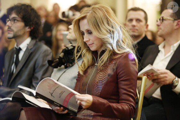 Exclusif - Lara Fabian à la vente aux enchères des Frimousses de créateurs (au profit de l'Unicef pour les enfants du Darfour) à l'hôtel George V, à Paris, le 2 décembre 2013.