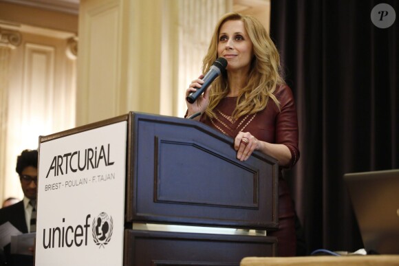 Exclusif - Lara Fabian à la vente aux enchères des Frimousses de créateurs (au profit de l'Unicef pour les enfants du Darfour) à l'hôtel George V, à Paris, le 2 décembre 2013.