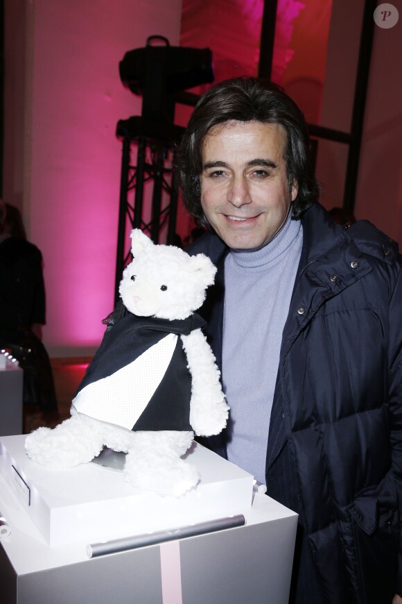 Alexandre Zouari au vernissage de l'exposition "Le Pari(s) Merveilleux" des Frimousses de créateurs au Petit Palais, à Paris, le 25 novembre 2013.