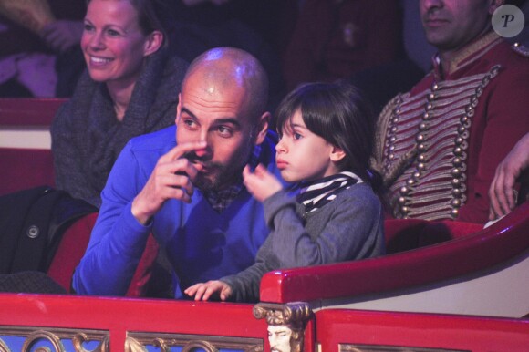 Pep Guardiola avec sa fille Valentina (5 ans) aux 20 ans de l'ONG Clowns Sans Frontières au Cirque Roncalli à Munich, le 2 décembre 2013.