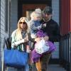 Exclusif - Jessica Simpson, son fiancé Eric Johnson et leurs enfants Maxwell et Ace Knute à Boston, le 25 novembre 2013.