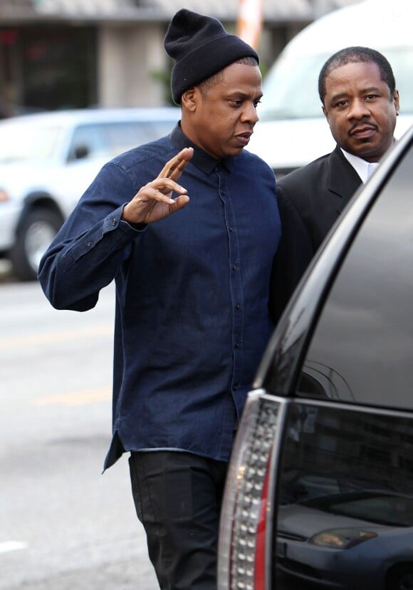 Jay Z quitte un restaurant à Los Angeles, le 3 décembre 2013.