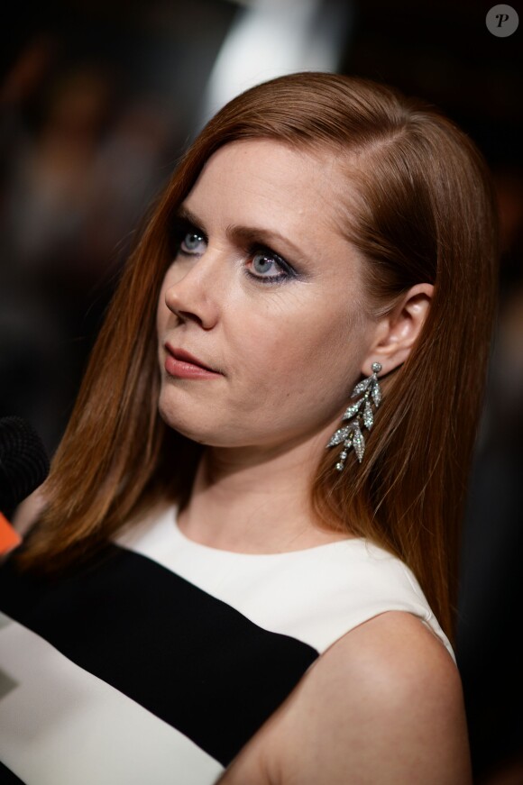 Amy Adams en David Koma à la première d'American Bluff au Directors Guild Theatre à Los Angeles, le 3 décembre 2013.