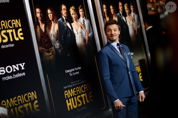 Jeremy Renner à la première d'American Bluff au Directors Guild Theatre à Los Angeles, le 3 décembre 2013.