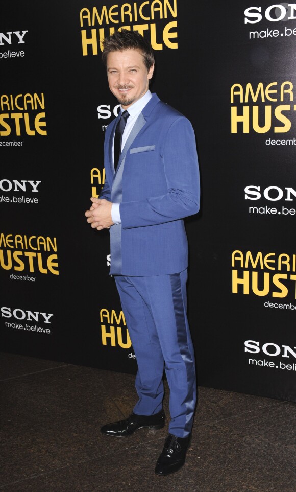 Jeremy Renner à la première d'American Bluff au Directors Guild Theatre à Los Angeles, le 3 décembre 2013.