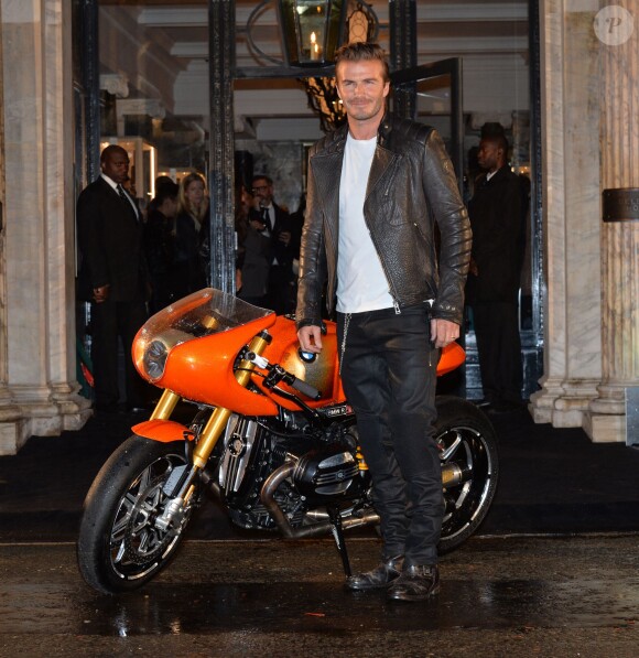 David Beckham, biker stylé en veste Belstaff (modèle Kendal) à l'inauguration de la nouvelle boutique de la marque britannique. Londres, le 15 septembre 2013.