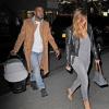 Kanye West, papa stylé en manteau Maison Martin Margiela pour H&M, de sortie à New York avec sa fiancée Kim Kardashian et leur fille North. Le 22 novembre 2013.
