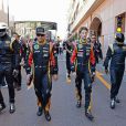 Le duo Daft Punk, robots stylés en tenue de compétition, escortent les polites de F1 Kimi Raikkonen et Romain Grosjean lors du Grand Prix de Monaco. Le 26 mai 2013.