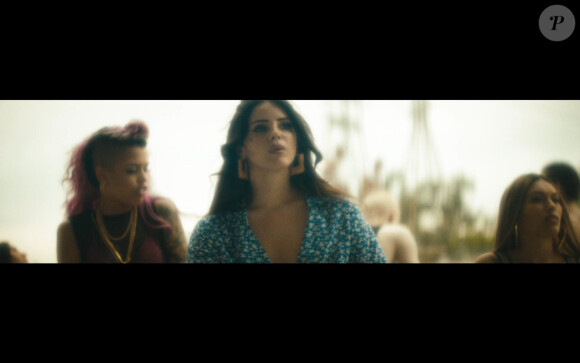 Image extraite du film "Tropico" avec la chanteuse Lana Del Rey et Shaun Ross, réalisé par Anthony Mandler, décembre 2013.