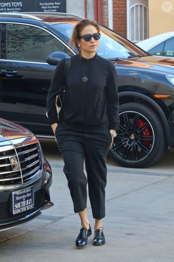 Jennifer Lopez en pleine séance shopping à Beverly Hills. Los Angeles, le 5 décembre 2013.