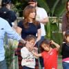 Jennifer Lopez et ses jumeaux Max et Emme (5 ans) à Los Angeles, le 17 novembre 2013.