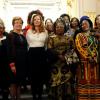 Valérie Trierweiler avec les femmes des chefs d'États africains en marge du sommet de l'Élysée pour la paix et la sécurité en Afrique au musée d'Orsay le 6 décembre 2013, dans le cadre d'une réunion pour dénoncer vendredi à Paris les viols systématiques, "armes de guerre" dans les zones en conflits