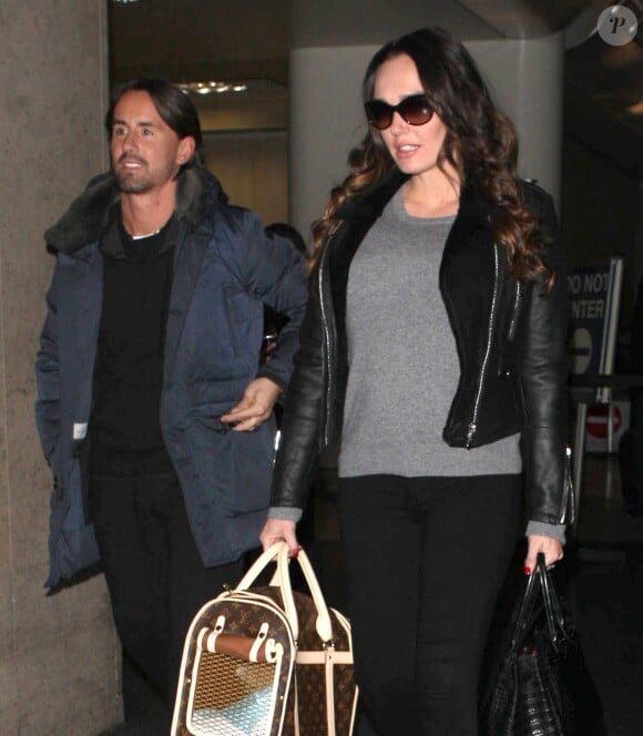 Tamara Ecclestone, encinete, son mari Jay Rutland et leur petit chien débarquent à Los Angeles, le 5 décembre 2013