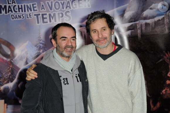 Bruno Solo et Serge Hazanavicius lors de la présentation de la nouvelle attraction du Futuroscope consacrée aux Lapins Crétins le 7 décembre 2013.