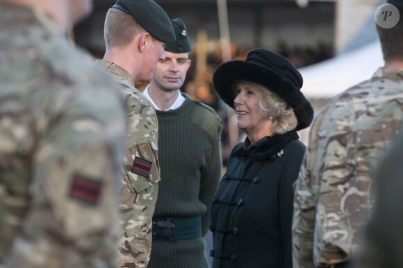 La duchesse Camilla de Cornouailles lors d'une cérémonie de bienvenue pour le retour des troupes à Camp Bulford, dans le Wiltshire