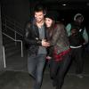 Taylor Lautner et sa petite amie Marie Avgeropoulos au concert de Jay-Z au Staples Center à Los Angeles. Le 9 décembre 2013.