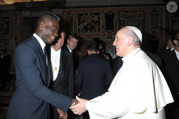 Le pape François et Mario Balotelli à Rome, le 13 août 2013
