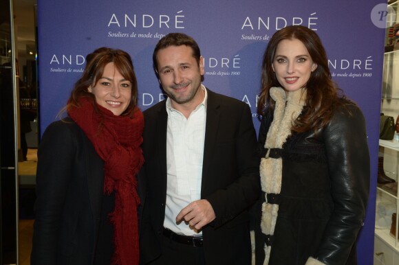 Shirley Bousquet, Lionel Giraud (président d'André) et Frédérique Bel à l'inauguration de la nouvelle boutique "André" à Paris, le 10 décembre 2013.