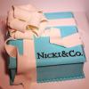 Nicki Minaj a reçu un gâteau en forme de boite à bijoux Tiffany & Co pour ses 31 ans.