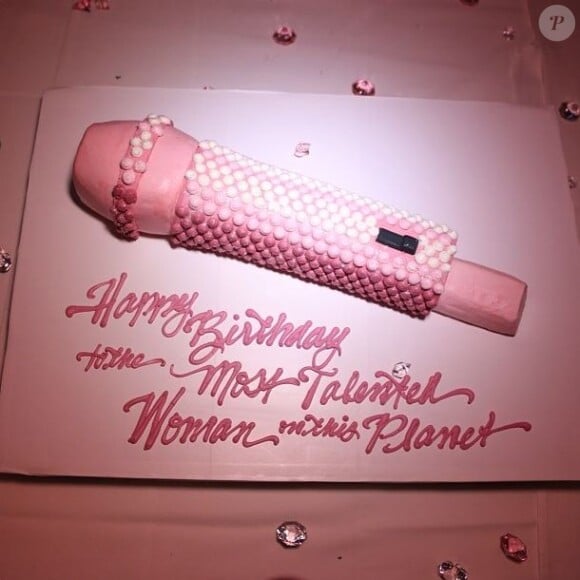 Le second gâteau d'anniversaire de Nicki Minaj, qui a fêté ses 31 ans au restaurant Philippe avec ses amis.