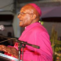Desmond Tutu cambriolé pendant l'hommage à Nelson Mandela !