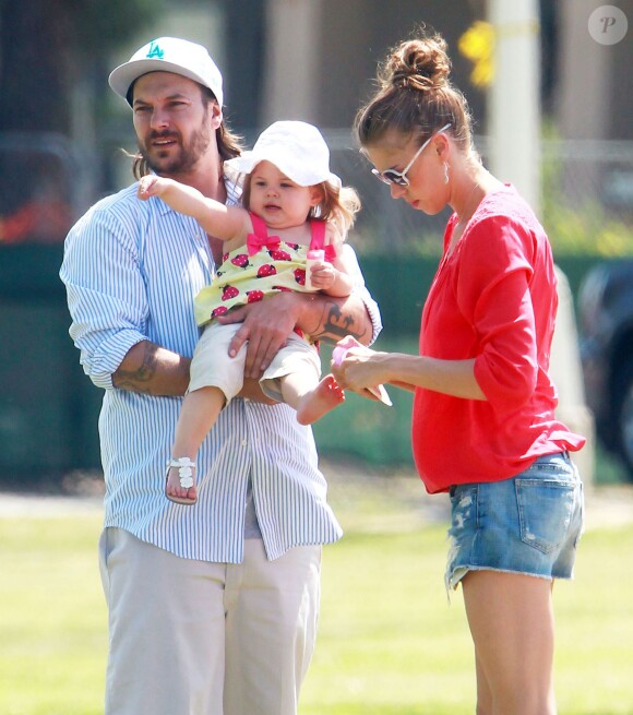 Kevin Federline, accompagné de sa femme Victoria Prince et de leur fille Jordan, à Woodland Hills, le 7 avril 2013.