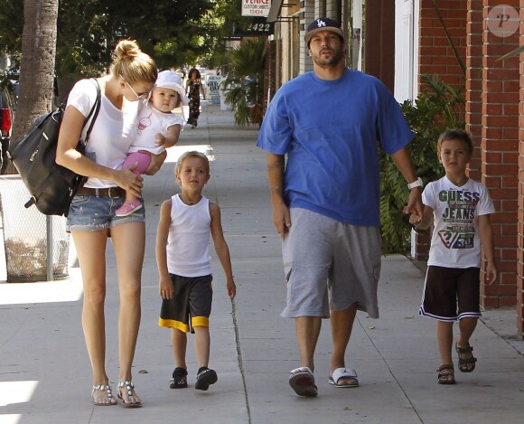 Exclusif - Kevin Federline accompagné de ses fils Sean et Jayden, de sa femme Victoria Prince et de leur fille Jordan, le 15 août 2012 à Studio City.