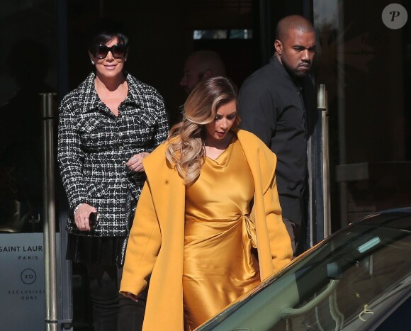 Kim Kardashian, son fiancé Kanye West et sa mère Kris Jenner quittent le centre commercial Barneys New York. Beverly Hills, le 11 décembre 2013.
