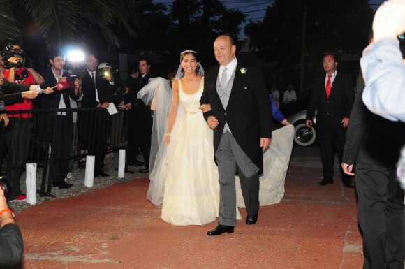 Paz Cardoso avec son père lors de son mariage à Montevideo le 12 décembre 2013.
