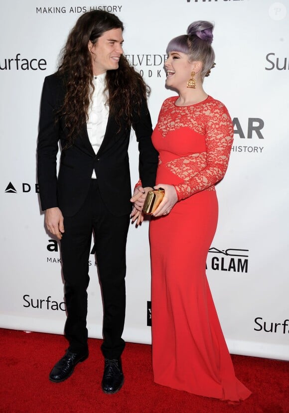 Matthew Mosshart et Kelly Osbourne assistent au gala Inspiration de l'amFAR, aux studios Milk. Los Angeles, le 12 décembre 2013.