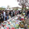 Les hommages à Paul Walker sur les lieux de l'accident à Santa Clarita, le 8 décembre 2013.