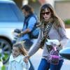 Ben Affleck et sa femme Jennifer Garner emmènent leur fille Seraphina prendre un petit-dejeuner au Brentwood Country Mart, le 11 décembre 2013.