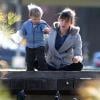 Exclusif - L'actrice Jennifer Garner et son fils Samuel donnent à manger aux canards dans un parc de Santa Monica le 10 décembre 2013.