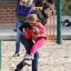 Jennifer Garner avec ses filles Violet et Seraphina au parc avec Ben Affleck à Pacific Palisades, Los Angeles, le 10 décembre 2013.