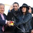 Exclusif - La chanteuse Alizée officialise sa relation avec son compagnon le danseur Gregoire Lyonnet lors du coup d'envoi des illuminations de Noël à Ajaccio le 7 decembre 2013 en presence de son papa, de sa fille Annily et du maire d'Ajaccio Simon Renucci.