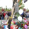 Les hommages à Paul Walker sur les lieux de l'accident à Santa Clarita, le 8 décembre 2013.