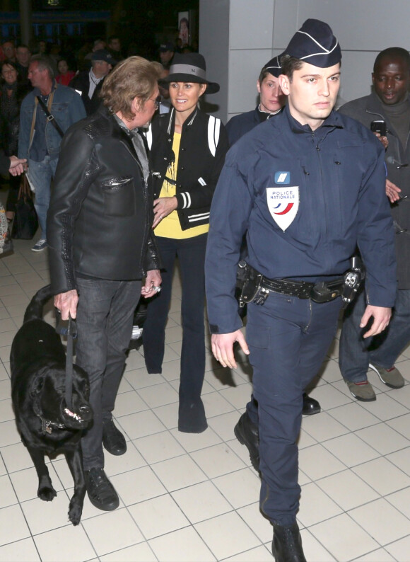 Arrivée de Johnny Hallyday et sa famille à Paris, le 8 décembre 2013.